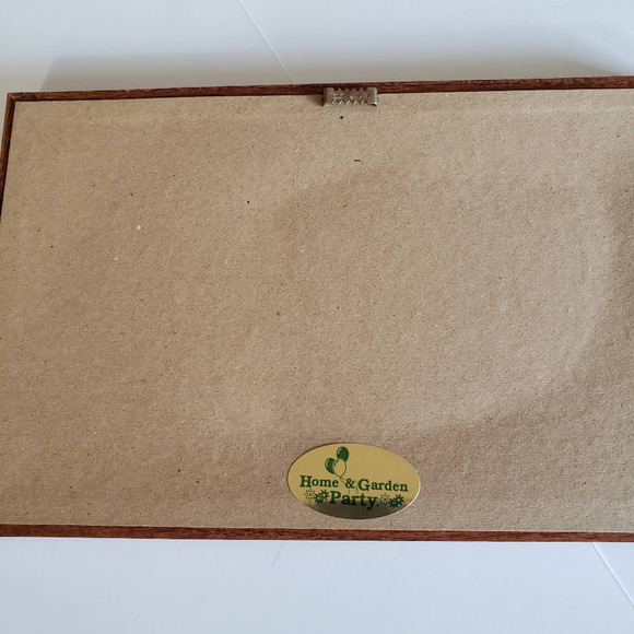 Home & Garden Party Framed Wall Decor Green 12×8 Love Turns a House into a Home - Picture 2 of 4